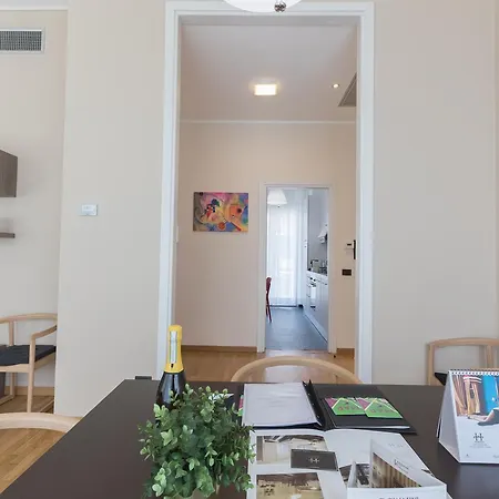 Hemeras Boutique Homes - Design Near Duomo Cathedral شقة