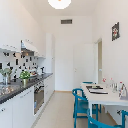 Hemeras Boutique Homes - Design Near Duomo Cathedral شقة