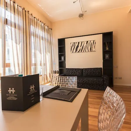 Hemeras Boutique Homes - Design Near Duomo Cathedral شقة ميلان