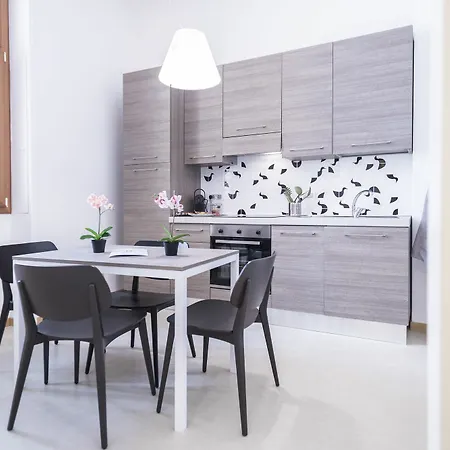 Hemeras Boutique Homes - Design Near Duomo Cathedral شقة ميلان