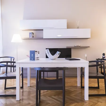 Hemeras Boutique Homes - Design Near Duomo Cathedral *
